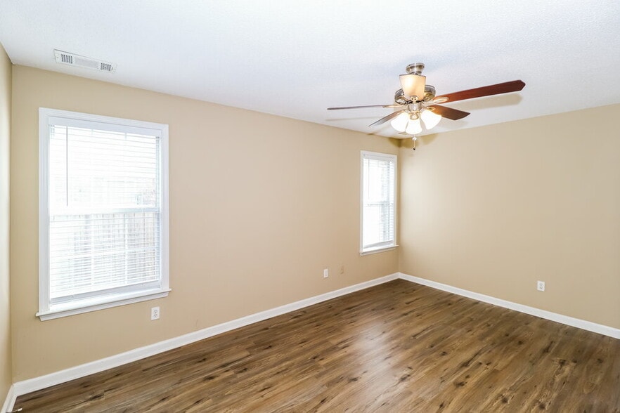 Building Photo - 944 Shorey Ln