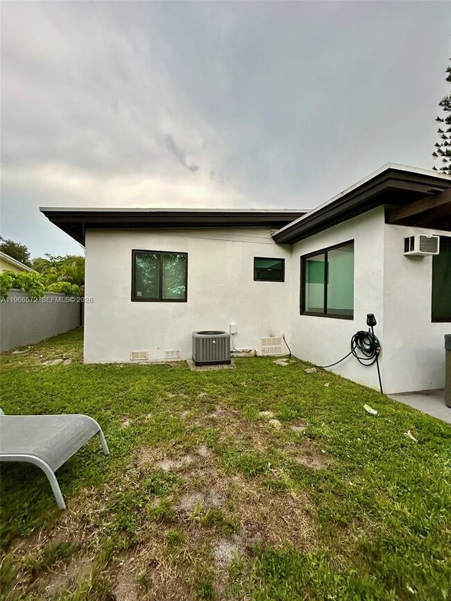 Building Photo - 2631 Roosevelt St