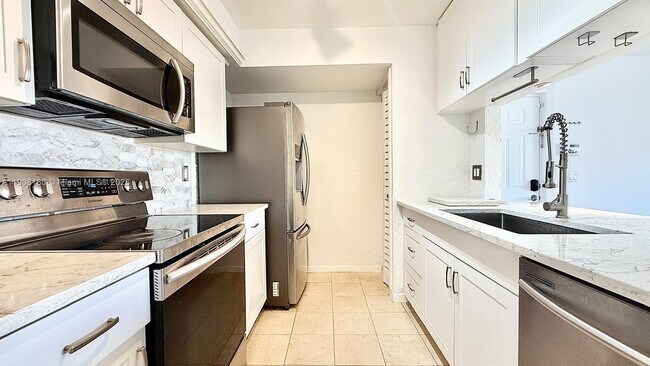 Building Photo - 1727 Village Blvd