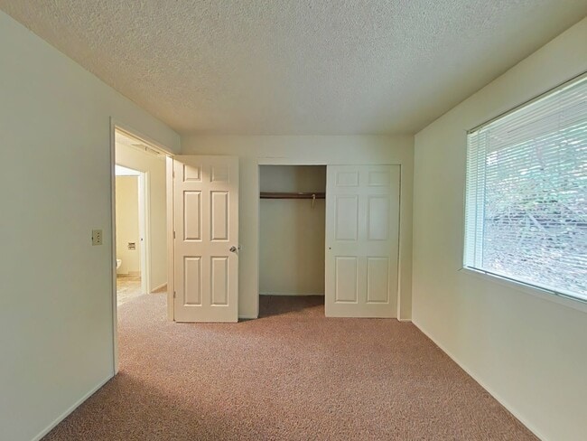 Building Photo - FALL SPECIAL ~ $965 OFF FIRST MONTH RENT