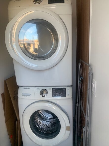 Shared W/D - 11519 Balboa Blvd