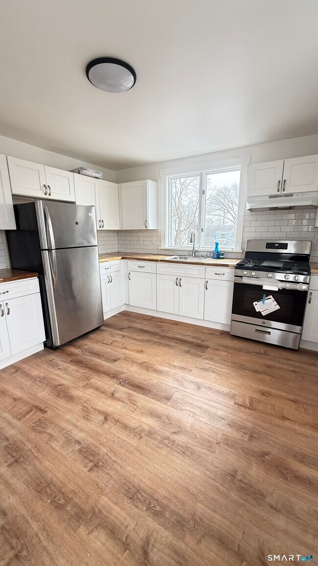 Building Photo - 2 Lowndes Ave