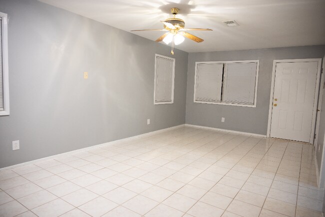 Building Photo - 1715 Jarrell Dr