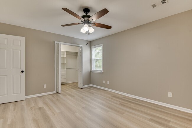 Building Photo - 454 Windtree Pl