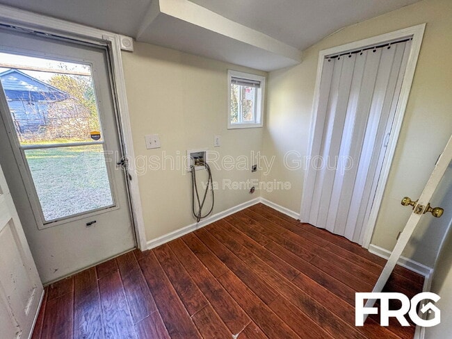 Building Photo - 914 Seaboard St