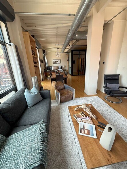 Building Photo - 1360 Walnut St