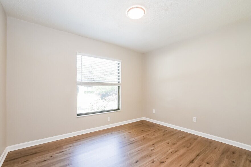 Building Photo - 8318 Mattituck Cir