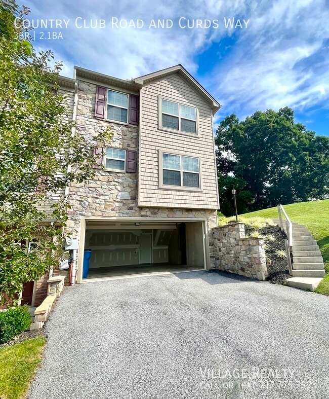 Building Photo - 703 Country Club Rd