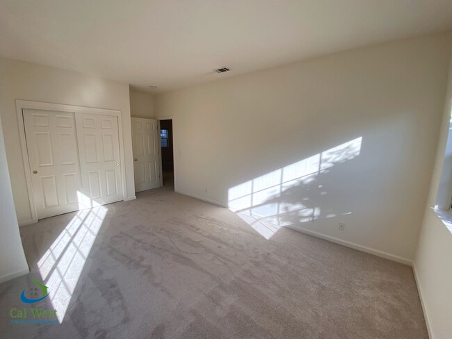 Building Photo - $6995-Amazing 4 Bed/3 Bath Home in Mtn. Vi...