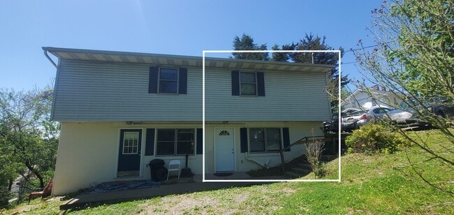 Building Photo - 806 Price St