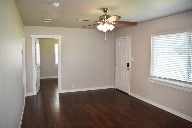 Building Photo - "Charming Newly Remodeled 3-Bedroom Home F...