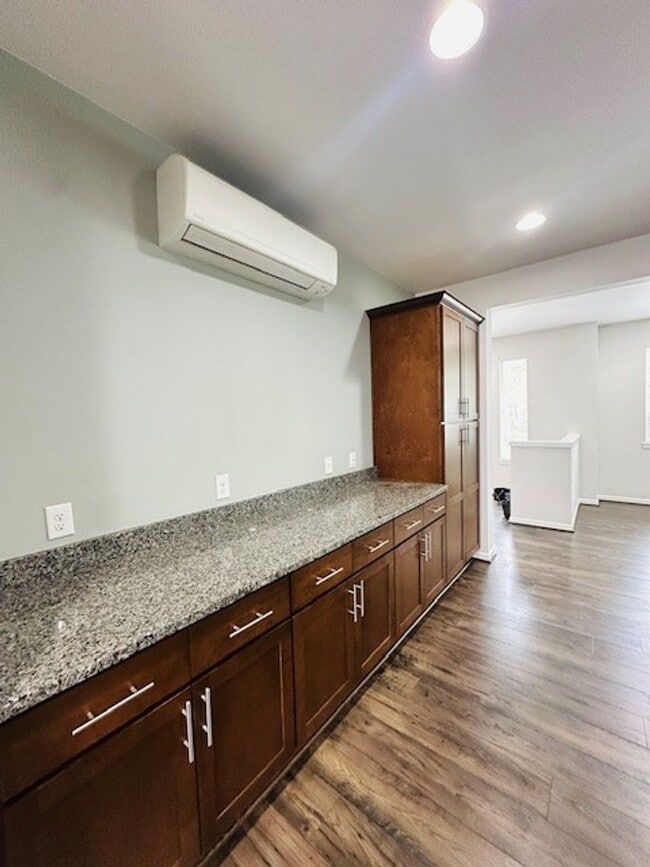 Building Photo - 3Bd/2.25Ba Seattle Townhouse