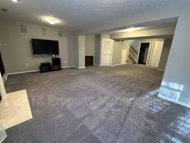 Building Photo - 9817 Bayline Cir