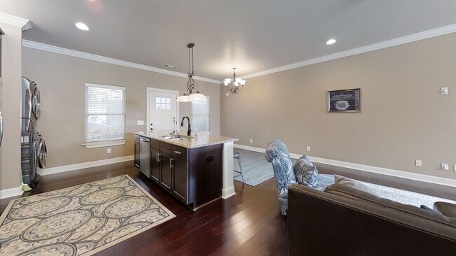 Building Photo - Heisman Villa Townhome