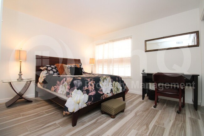 Building Photo - 3210 E Calle De La Punta