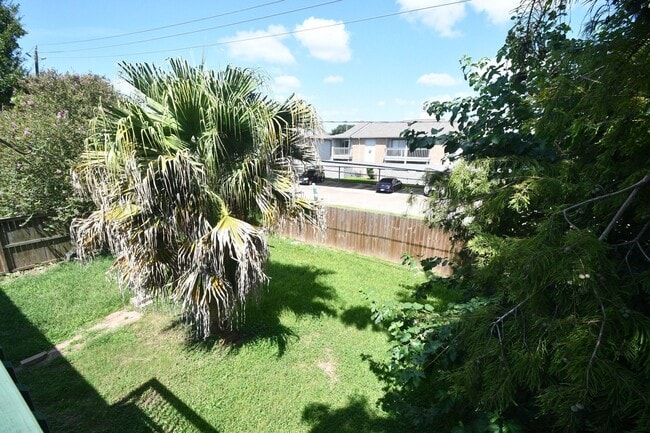 Building Photo - 379 Richvale Ln