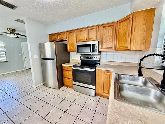 Building Photo - 10812 Hannaway Dr