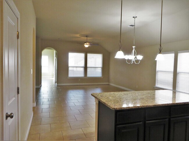 Building Photo - 3 Bedroom 2 Bathroom Siena Round Rock Home