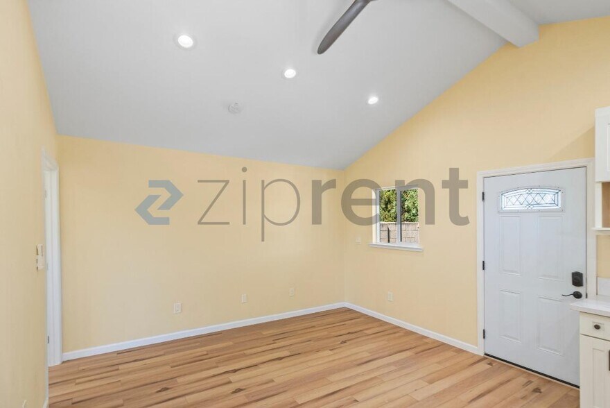 Building Photo - 732 W Edmundson Ave