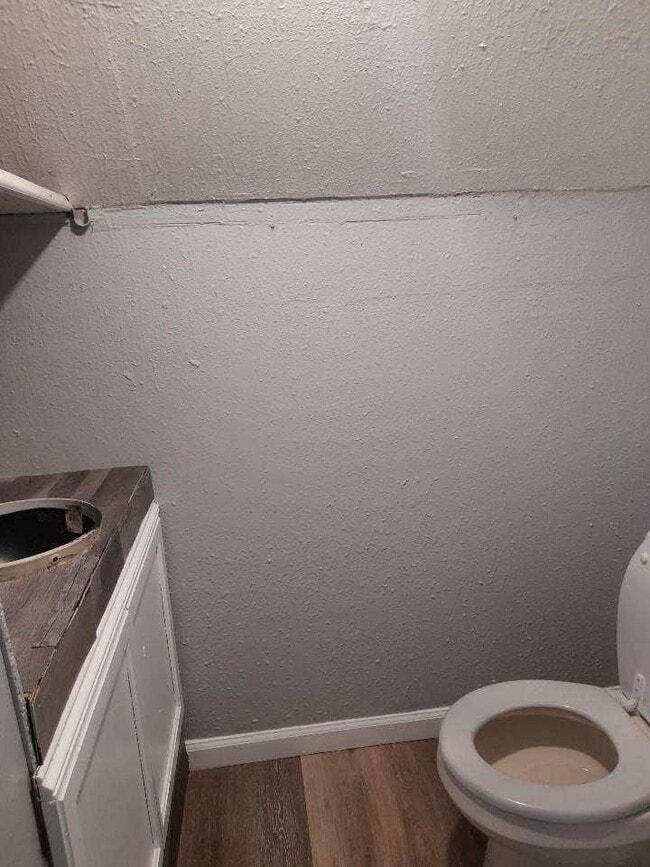 Building Photo - 1814 E 68th St