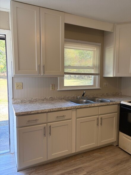 Kitchen - 723 Mylinda Dr