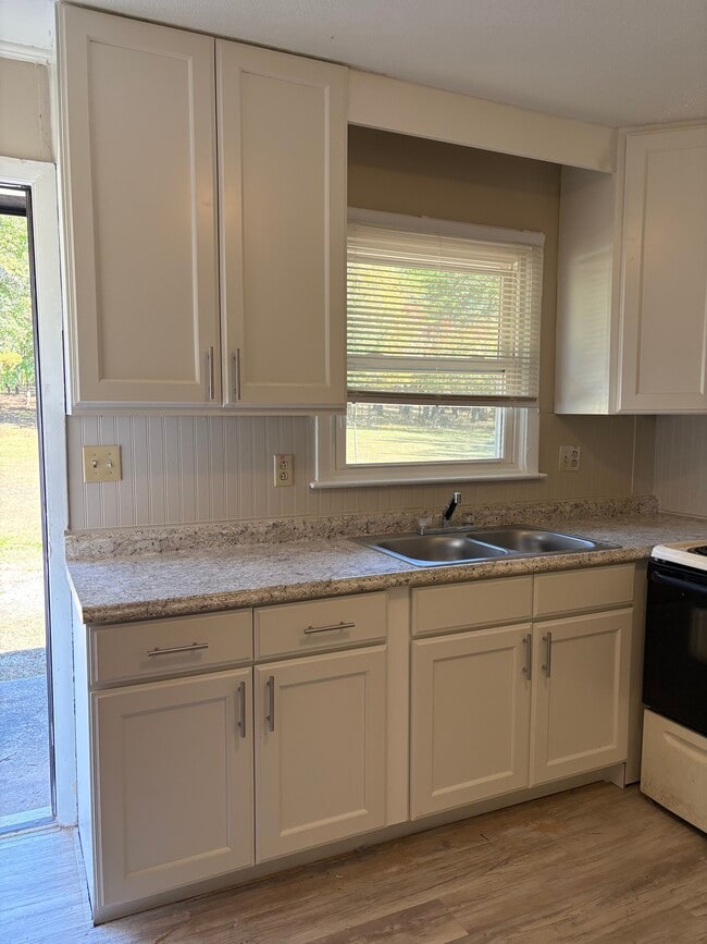 Kitchen - 723 Mylinda Dr