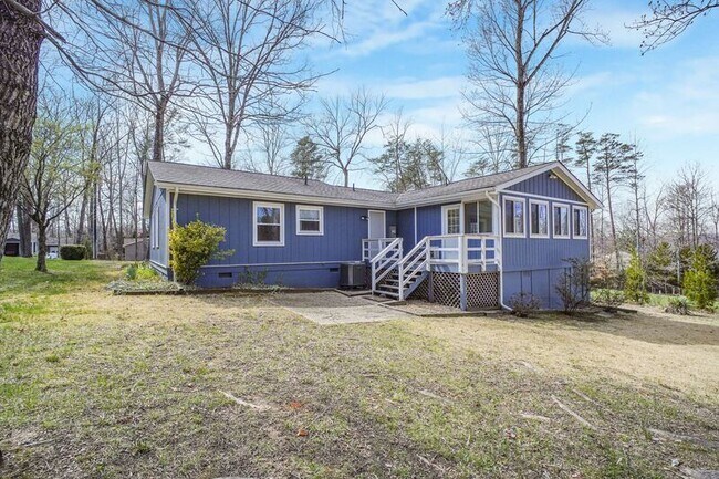 Building Photo - 306 Happy Creek Rd