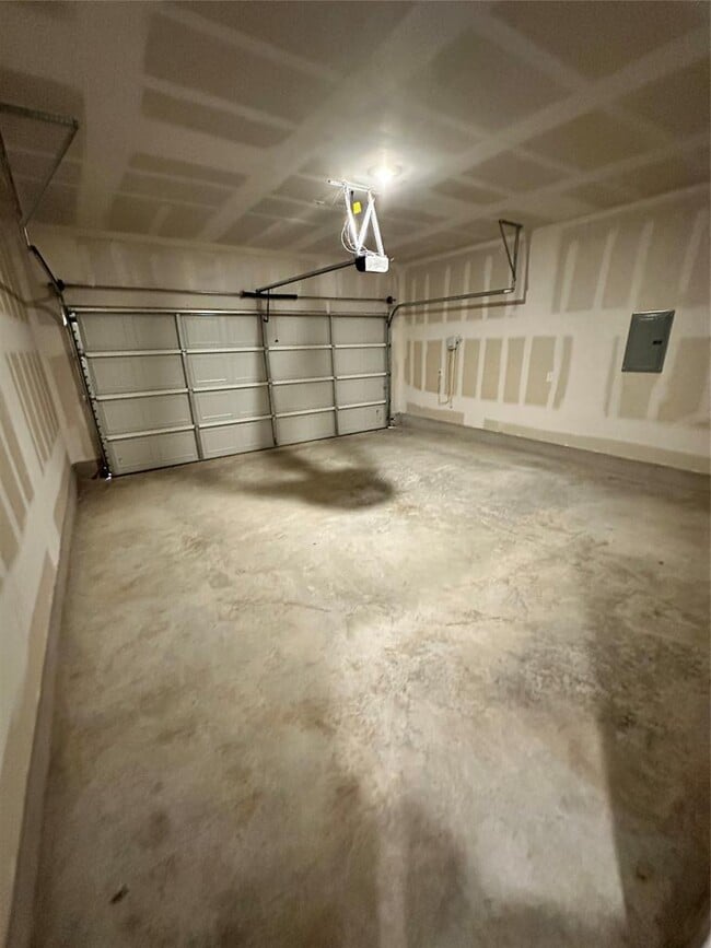 Building Photo - 281 Seven Seas Dr