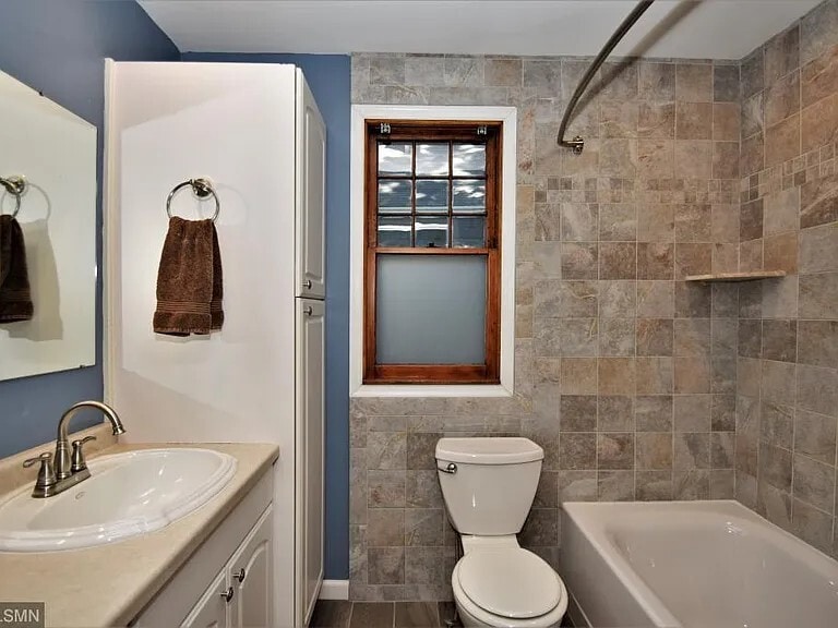 Lower Unit - Bathroom - 2055 Temple Ct