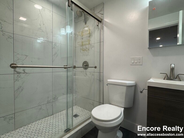 Building Photo - 270 Newbury St