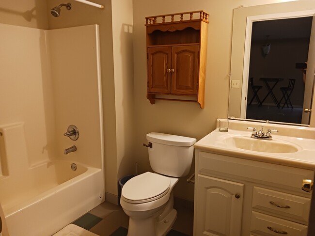 Private bathroom - 6286 Sherwood Rd