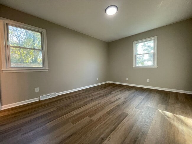 Building Photo - Remodeled Rancher Style Home