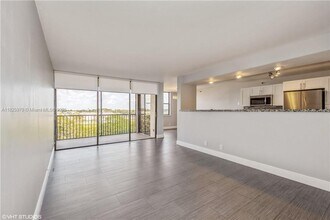 Building Photo - 105 Lake Emerald Dr