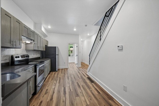 Building Photo - 3BR/1BA | Modern Interior| Fast Approval