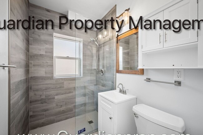 Building Photo - Bde Maka Ska Town Home, Just Renovated , G...
