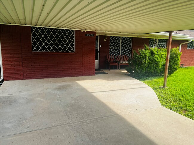 Building Photo - 13421 Utica St