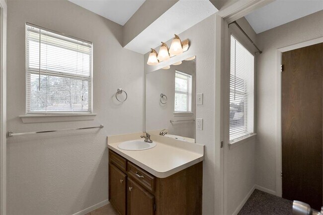 Building Photo - 1603 Hazelwood St