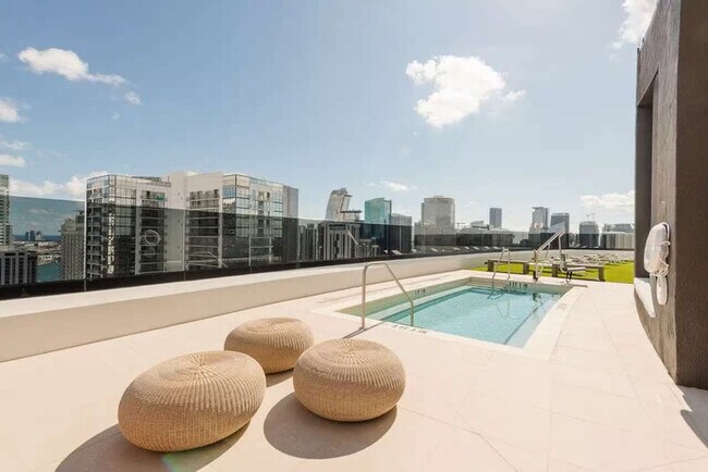 Building Photo - 225 N Miami Ave