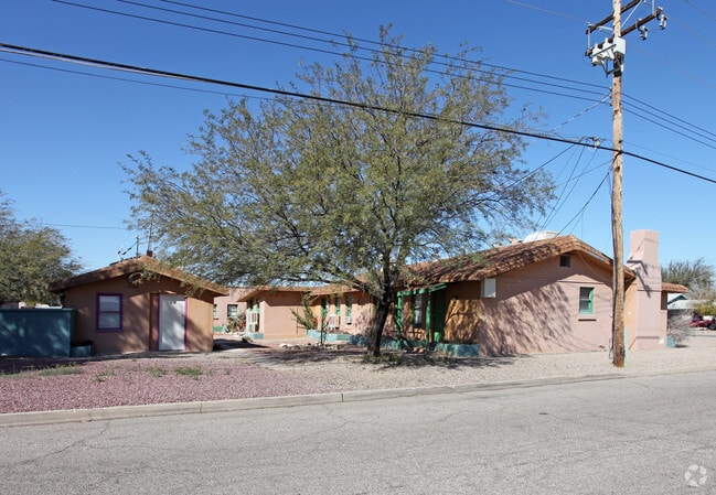 Building Photo - 1548 E Hedrick Dr