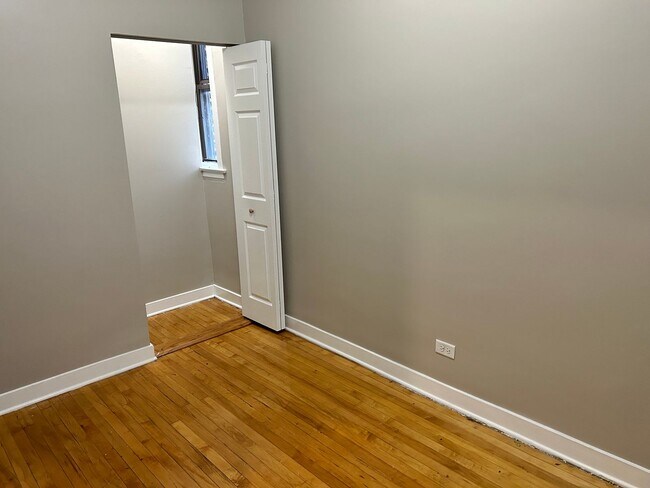 Building Photo - 1500 48th Ct