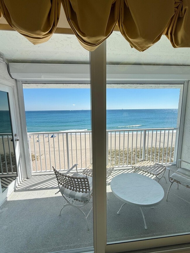 Building Photo - 4636 El Mar Dr