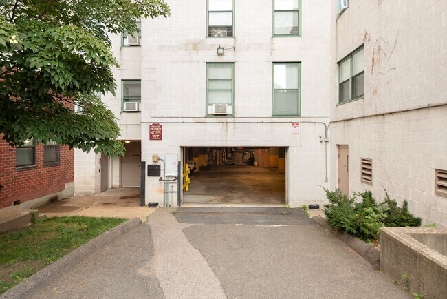 Building Photo - 108 Peterborough St