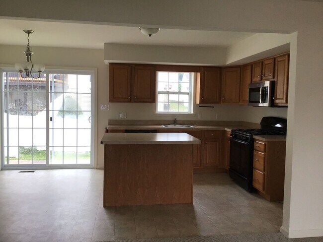Building Photo - 2809 Mannerchor Rd