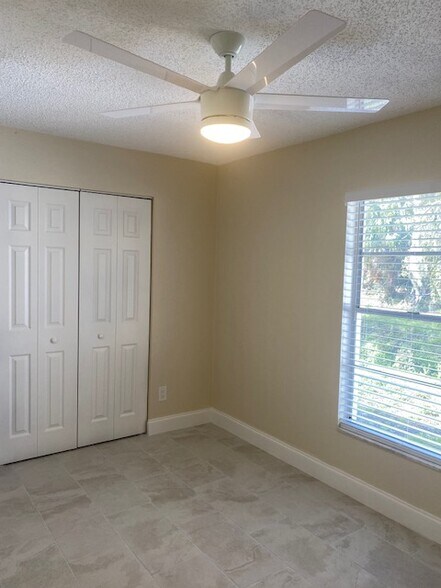 Building Photo - 2314 Fern Palm Dr