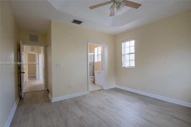 Building Photo - 1490 NE 33rd Rd