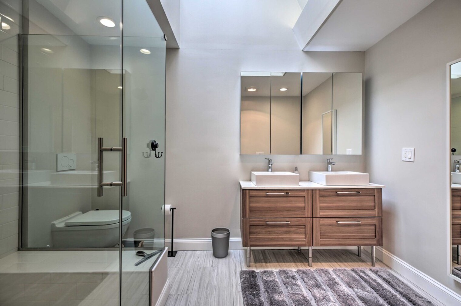 Building Photo - 696 Crescent Blvd