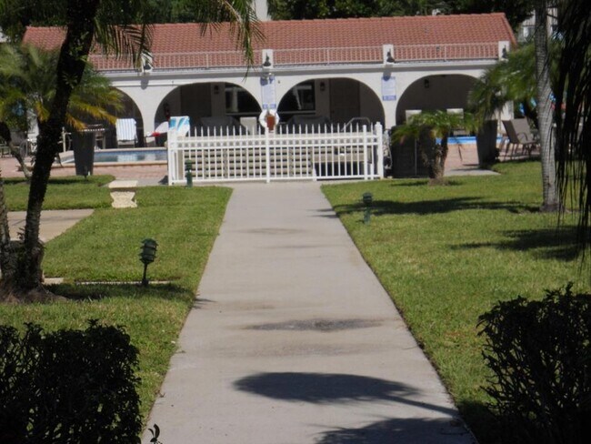 Building Photo - 250 NE 20th St