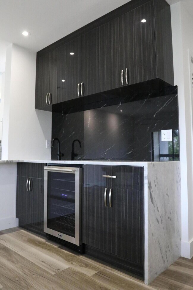 Building Photo - 11311 Pond View Dr