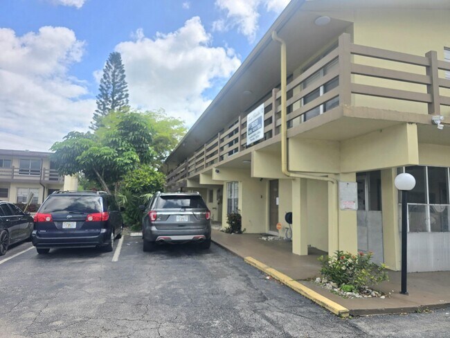 Building Photo - 3030 NW 43 Terrace