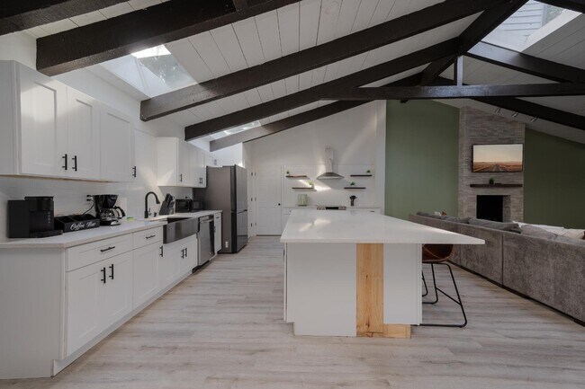 Building Photo - 1775 Harbor Rd